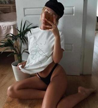 Girl Gang Graphic T-Shirt – Women’s Trendy Streetwear Fashion Tee