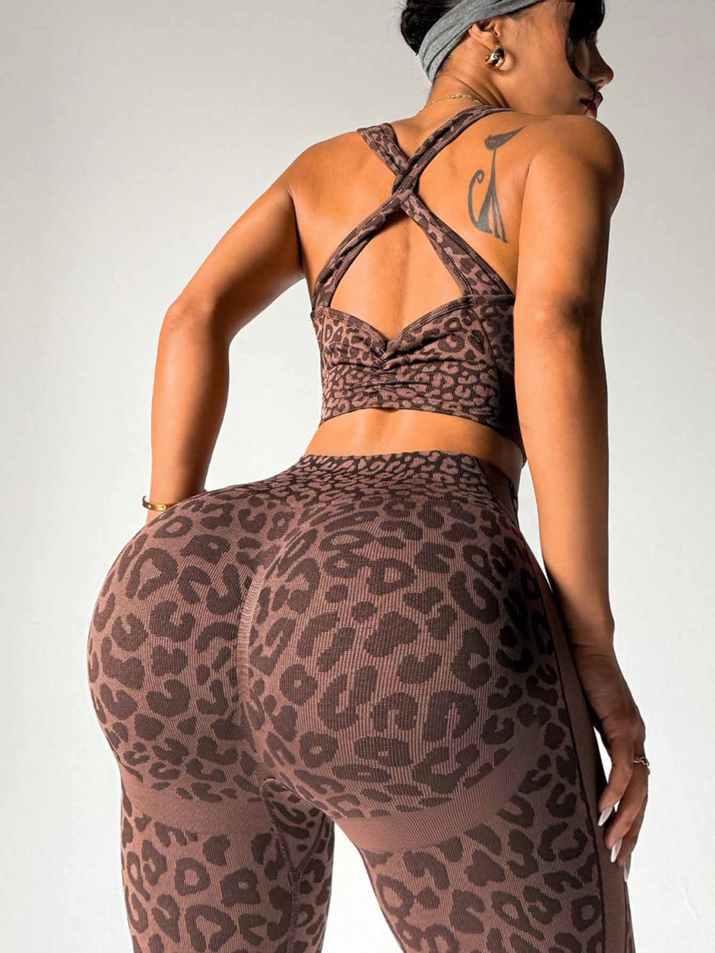 Leopard Print Seamless Yoga Set – Sports Bra & Peach Butt Leggings